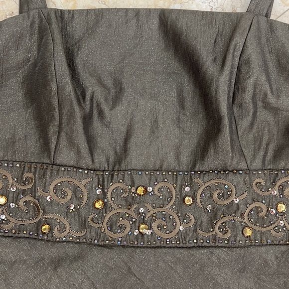 ELEGANT & CLASSIC - Picture 4 of 10